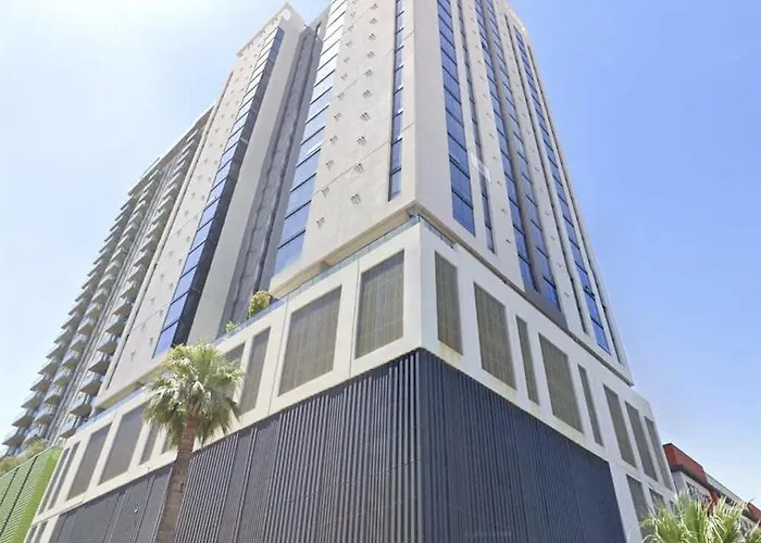 Boulevard Modern Highrise Stu Sky Pool Parking Gym 14 *