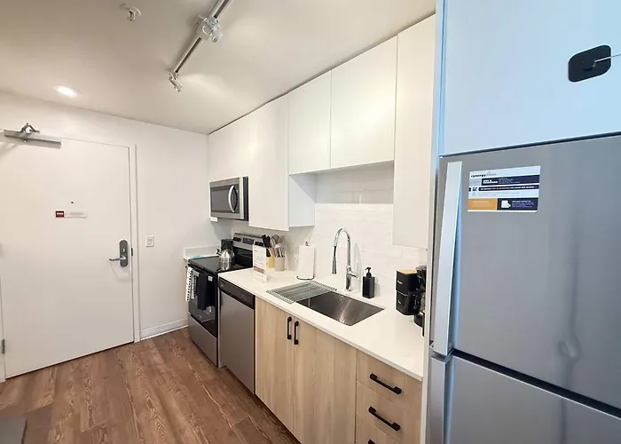 Apartment Boulevard Modern Highrise Stu Sky Pool Parking Gym 14